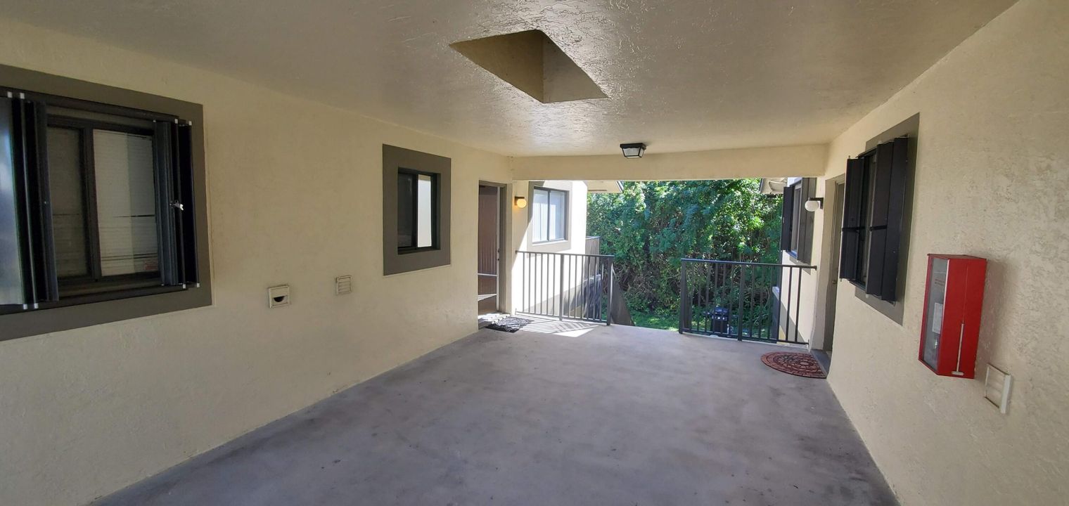 For Rent: $2,000 (2 beds, 2 baths, 887 Square Feet)