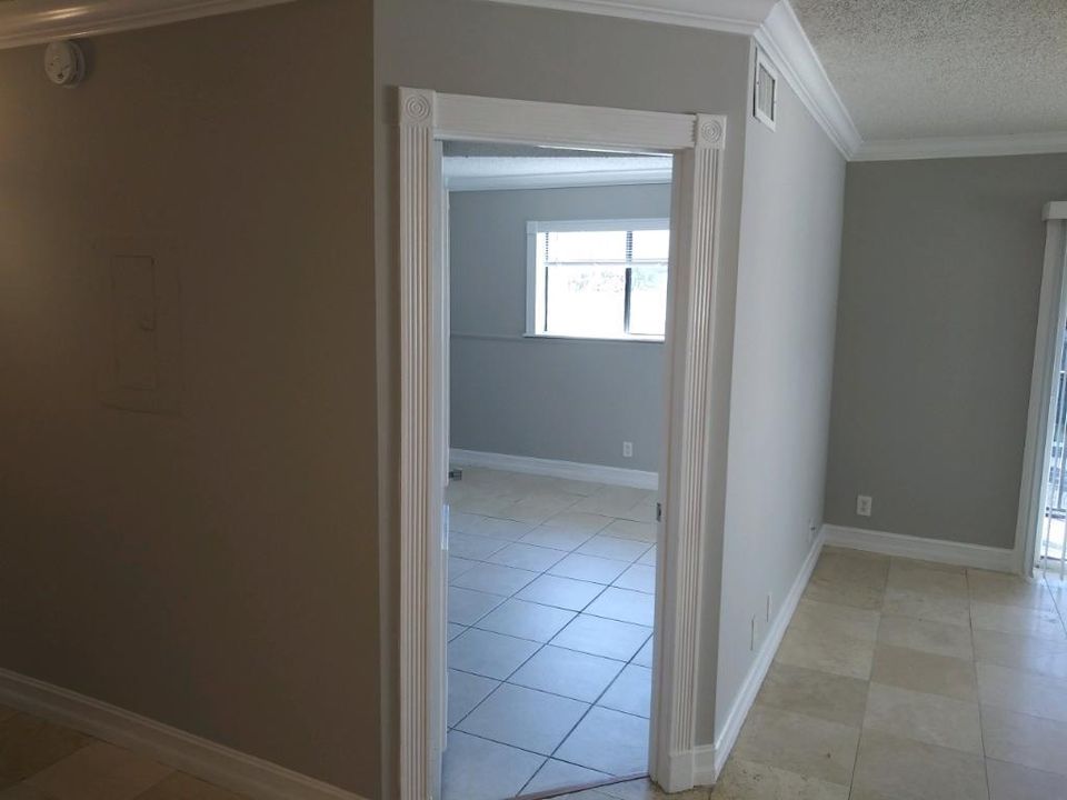 For Rent: $2,000 (2 beds, 2 baths, 887 Square Feet)