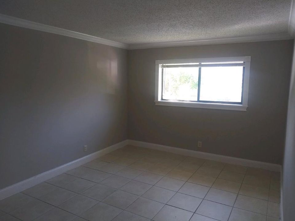 For Rent: $2,000 (2 beds, 2 baths, 887 Square Feet)