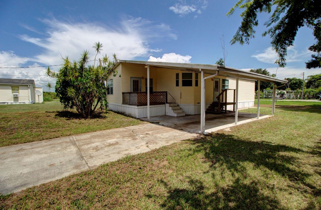 For Sale: $165,000 (2 beds, 2 baths, 1018 Square Feet)