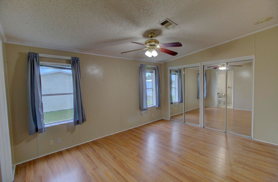 For Sale: $165,000 (2 beds, 2 baths, 1018 Square Feet)