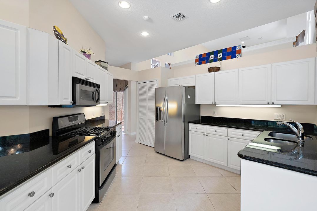 For Sale: $759,000 (3 beds, 3 baths, 2770 Square Feet)