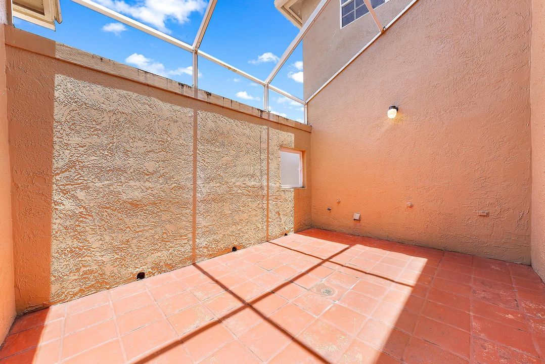 En Venta: $759,000 (3 camas, 3 baños, 2770 Pies cuadrados)