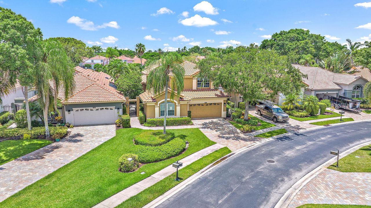 For Sale: $759,000 (3 beds, 3 baths, 2770 Square Feet)