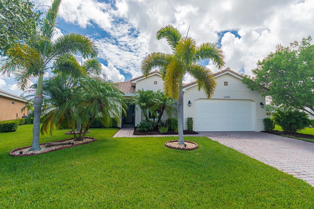 For Sale: $720,000 (3 beds, 3 baths, 2276 Square Feet)