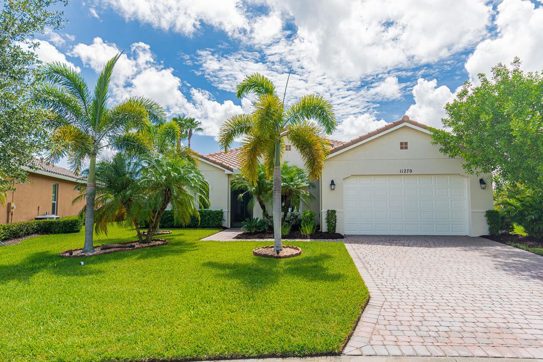 For Sale: $720,000 (3 beds, 3 baths, 2276 Square Feet)