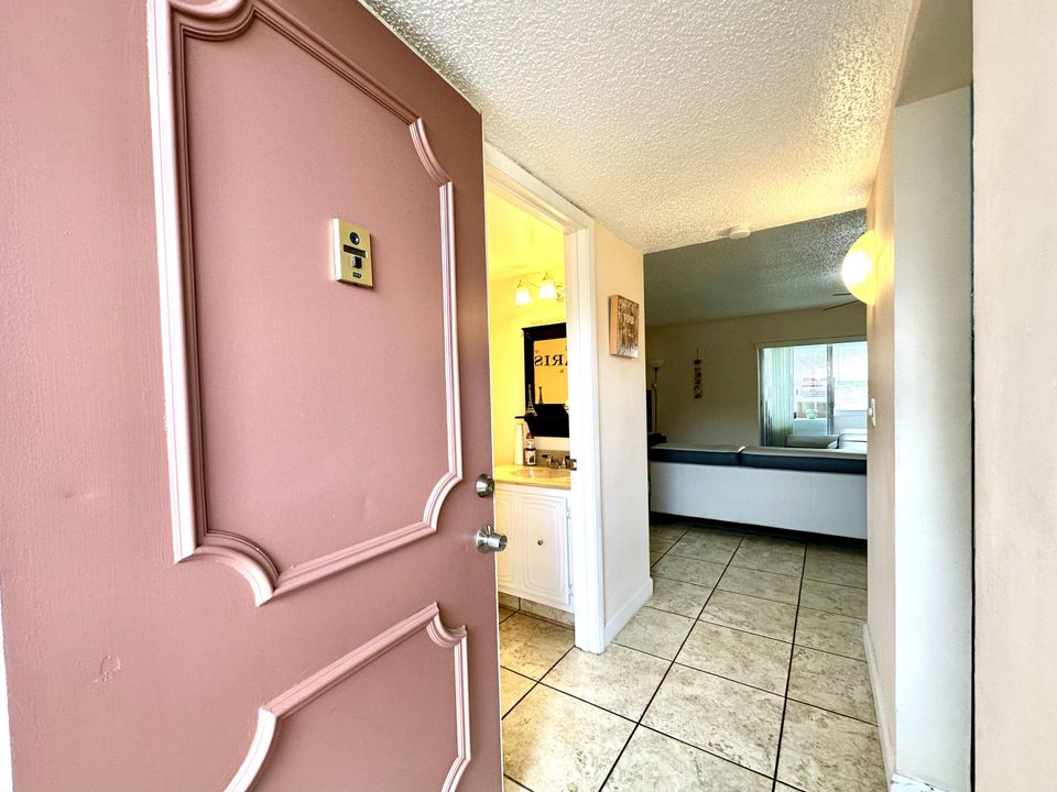 For Sale: $155,000 (1 beds, 1 baths, 775 Square Feet)