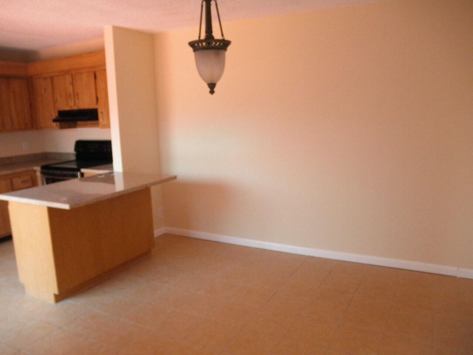 For Rent: $2,100 (2 beds, 2 baths, 1260 Square Feet)