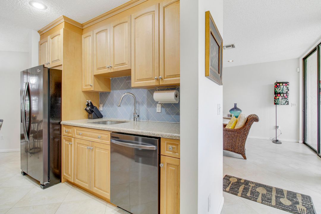 For Sale: $309,900 (2 beds, 2 baths, 1377 Square Feet)