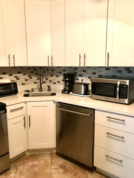 For Sale: $185,000 (2 beds, 2 baths, 924 Square Feet)