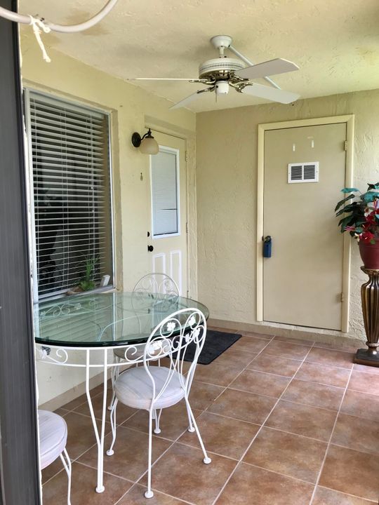 For Sale: $185,000 (2 beds, 2 baths, 924 Square Feet)