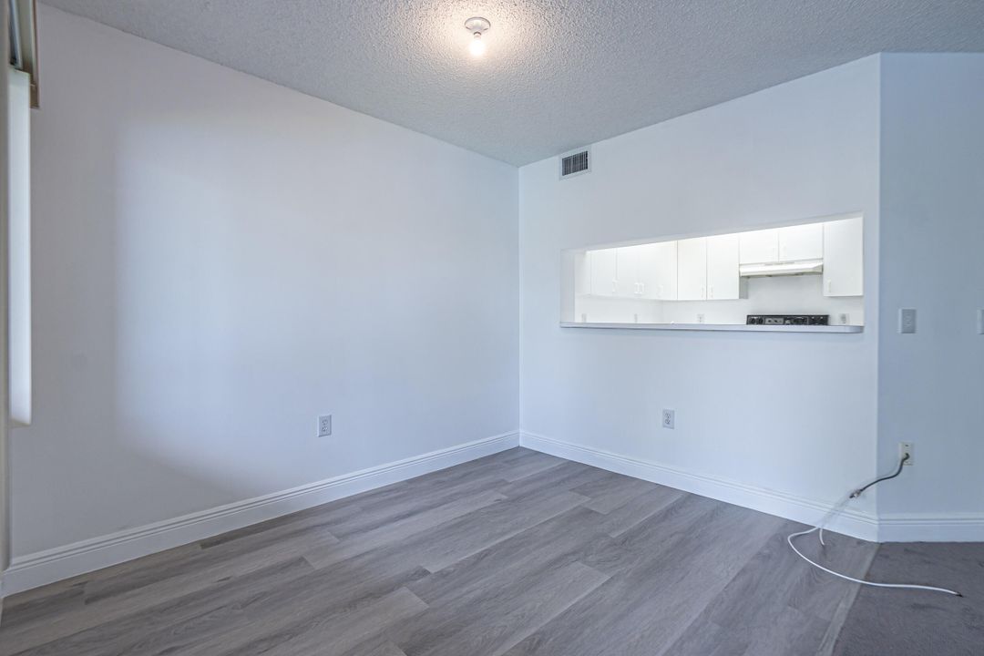 For Sale: $199,900 (1 beds, 1 baths, 1056 Square Feet)