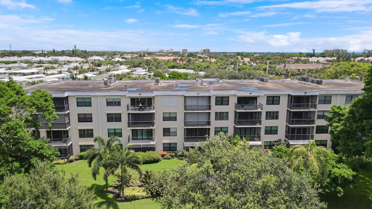 For Sale: $749,000 (3 beds, 3 baths, 1936 Square Feet)