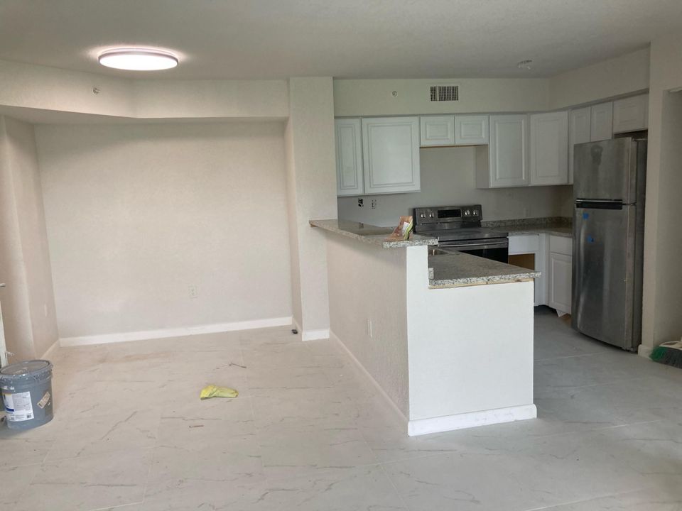 For Rent: $2,350 (2 beds, 2 baths, 1076 Square Feet)