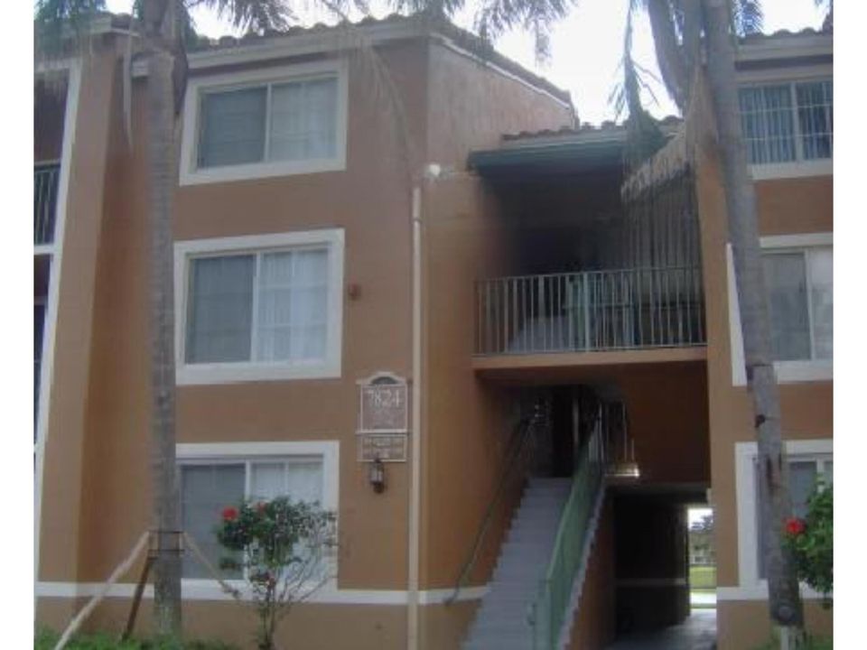 For Rent: $2,350 (2 beds, 2 baths, 1076 Square Feet)