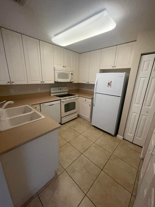 For Rent: $2,100 (2 beds, 2 baths, 1086 Square Feet)