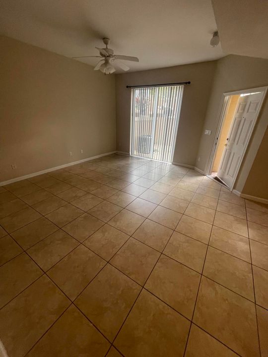 For Rent: $2,100 (2 beds, 2 baths, 1086 Square Feet)