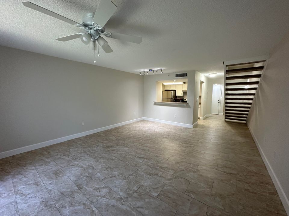 For Sale: $399,900 (2 beds, 2 baths, 1200 Square Feet)