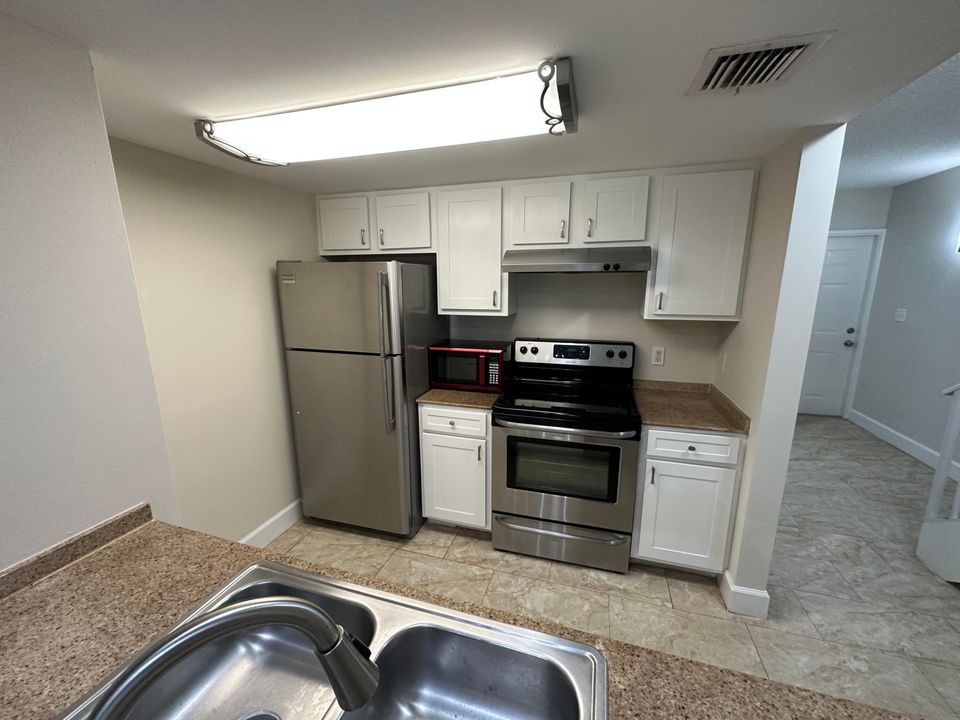 For Sale: $399,900 (2 beds, 2 baths, 1200 Square Feet)