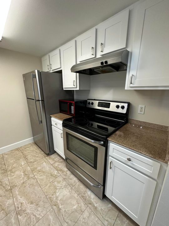 For Sale: $399,900 (2 beds, 2 baths, 1200 Square Feet)