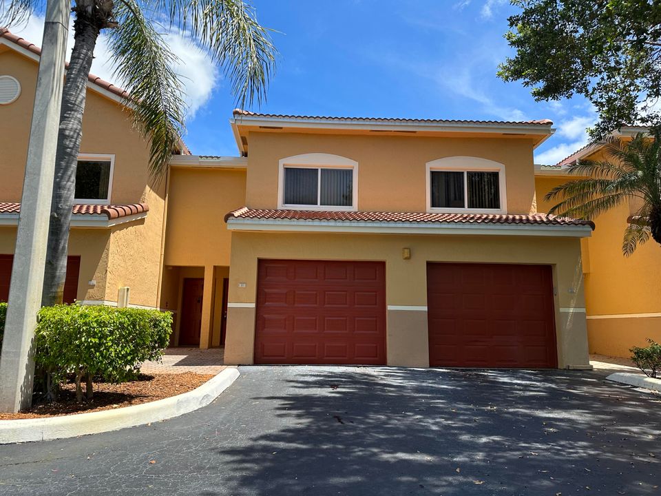 For Sale: $399,900 (2 beds, 2 baths, 1200 Square Feet)