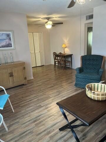 For Rent: $1,800 (2 beds, 1 baths, 751 Square Feet)