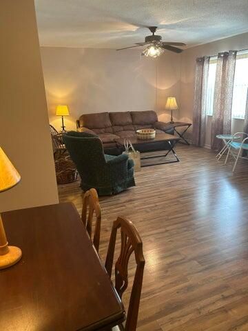 For Rent: $1,800 (2 beds, 1 baths, 751 Square Feet)