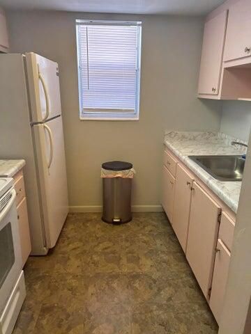 For Rent: $1,800 (2 beds, 1 baths, 751 Square Feet)