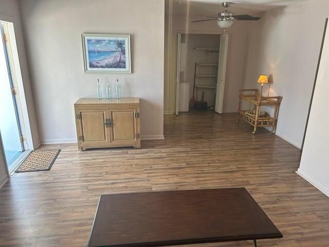 For Rent: $1,800 (2 beds, 1 baths, 751 Square Feet)