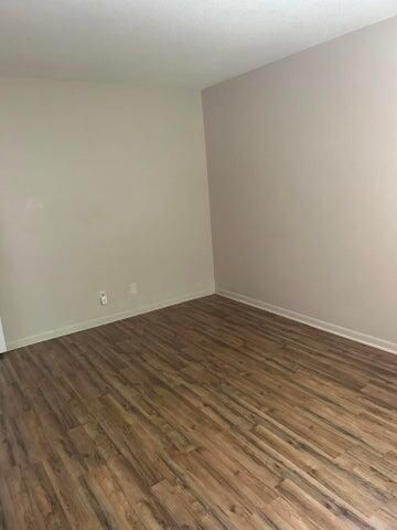 For Rent: $1,800 (2 beds, 1 baths, 751 Square Feet)