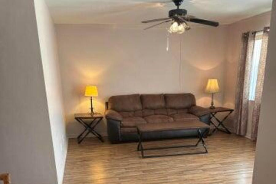 For Rent: $1,800 (2 beds, 1 baths, 751 Square Feet)