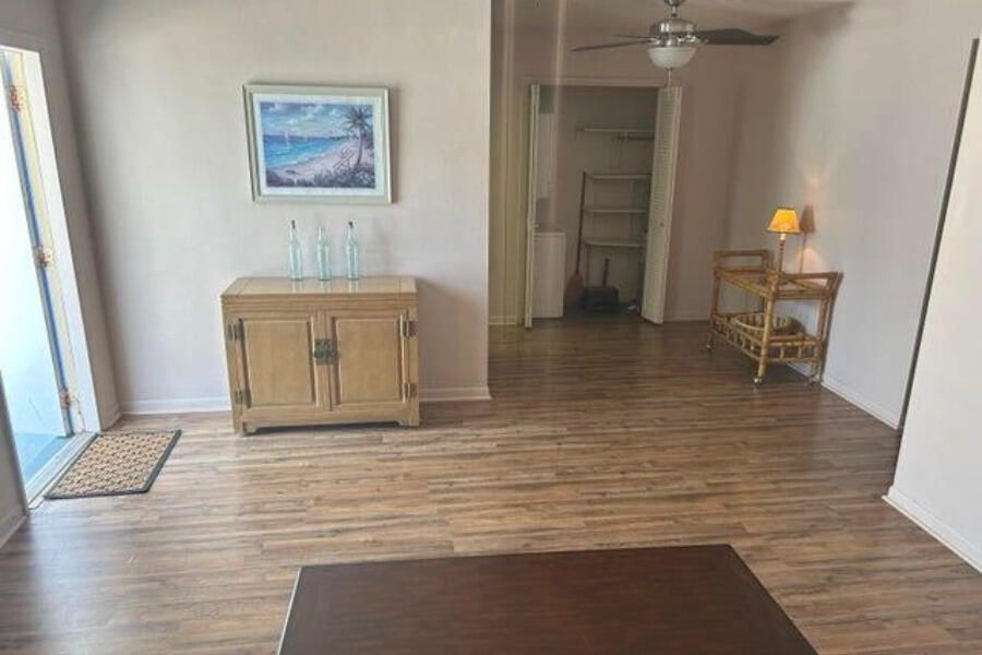 For Rent: $1,800 (2 beds, 1 baths, 751 Square Feet)