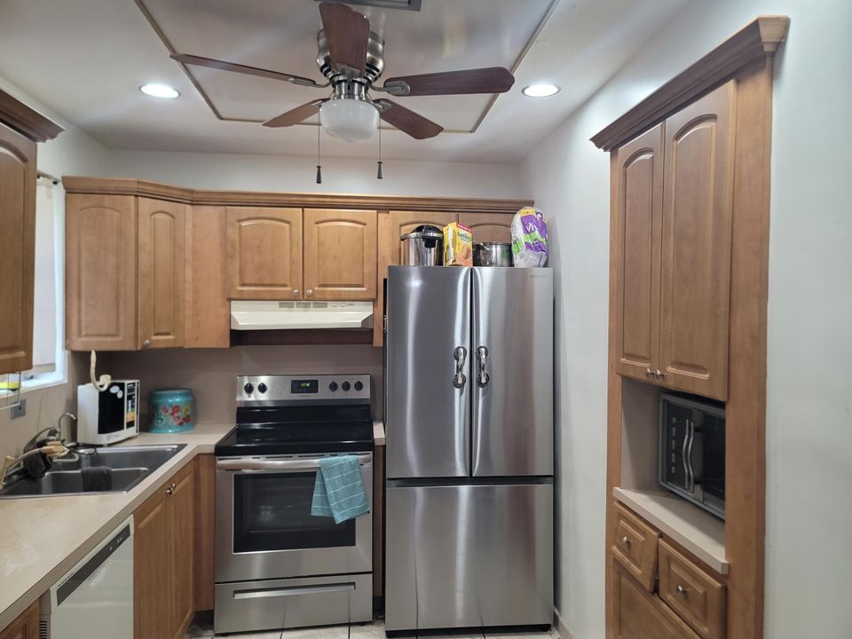 For Sale: $270,000 (2 beds, 2 baths, 1028 Square Feet)