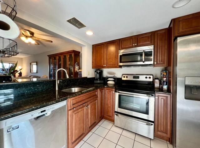 For Sale: $405,000 (2 beds, 2 baths, 1053 Square Feet)