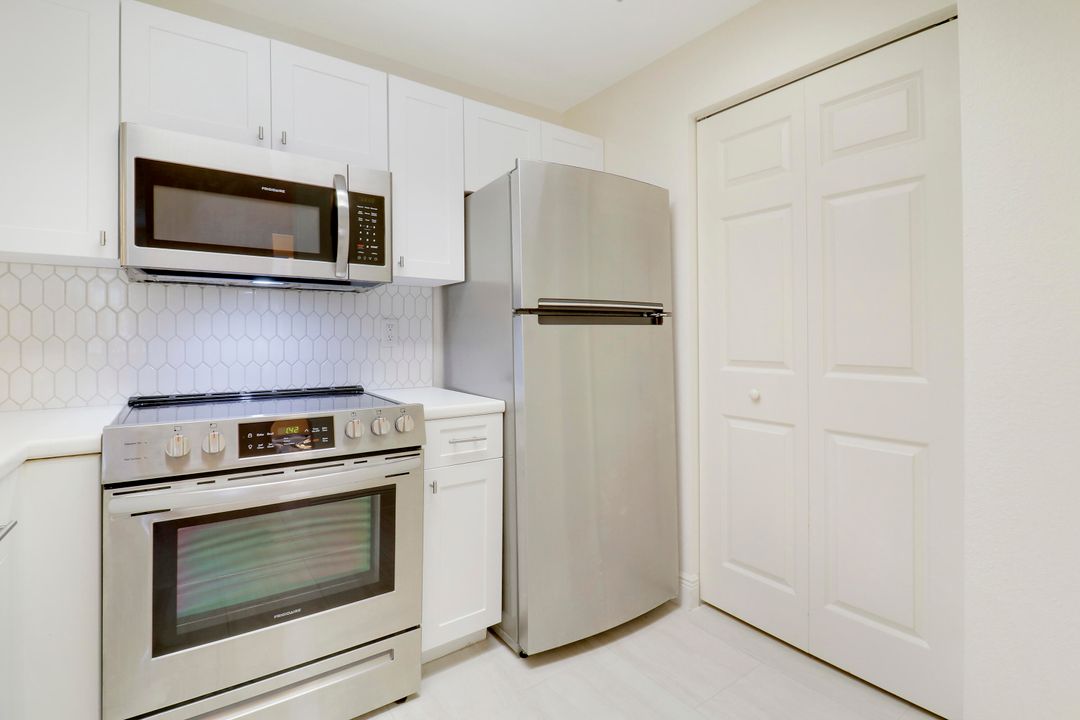 For Sale: $335,000 (2 beds, 2 baths, 1092 Square Feet)