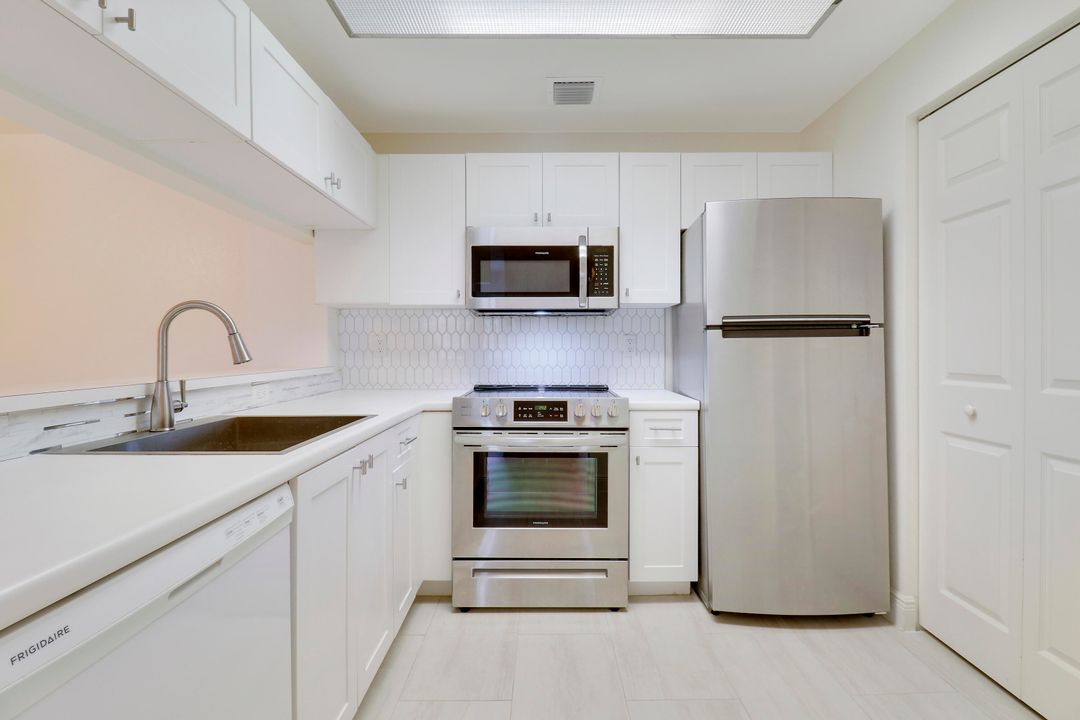 For Sale: $335,000 (2 beds, 2 baths, 1092 Square Feet)