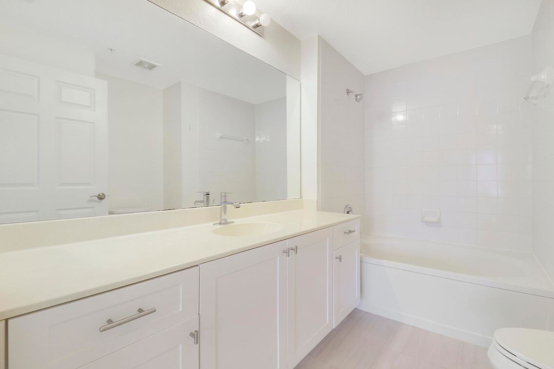 For Sale: $335,000 (2 beds, 2 baths, 1092 Square Feet)