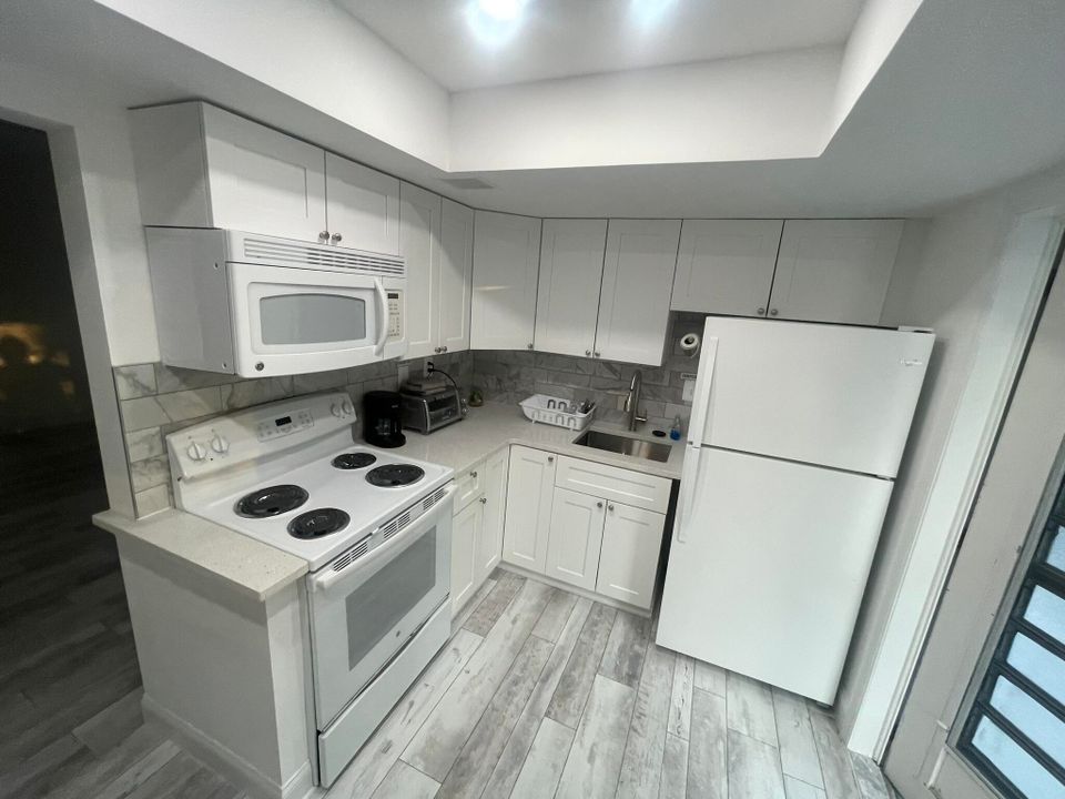 For Rent: $2,150 (1 beds, 1 baths, 613 Square Feet)