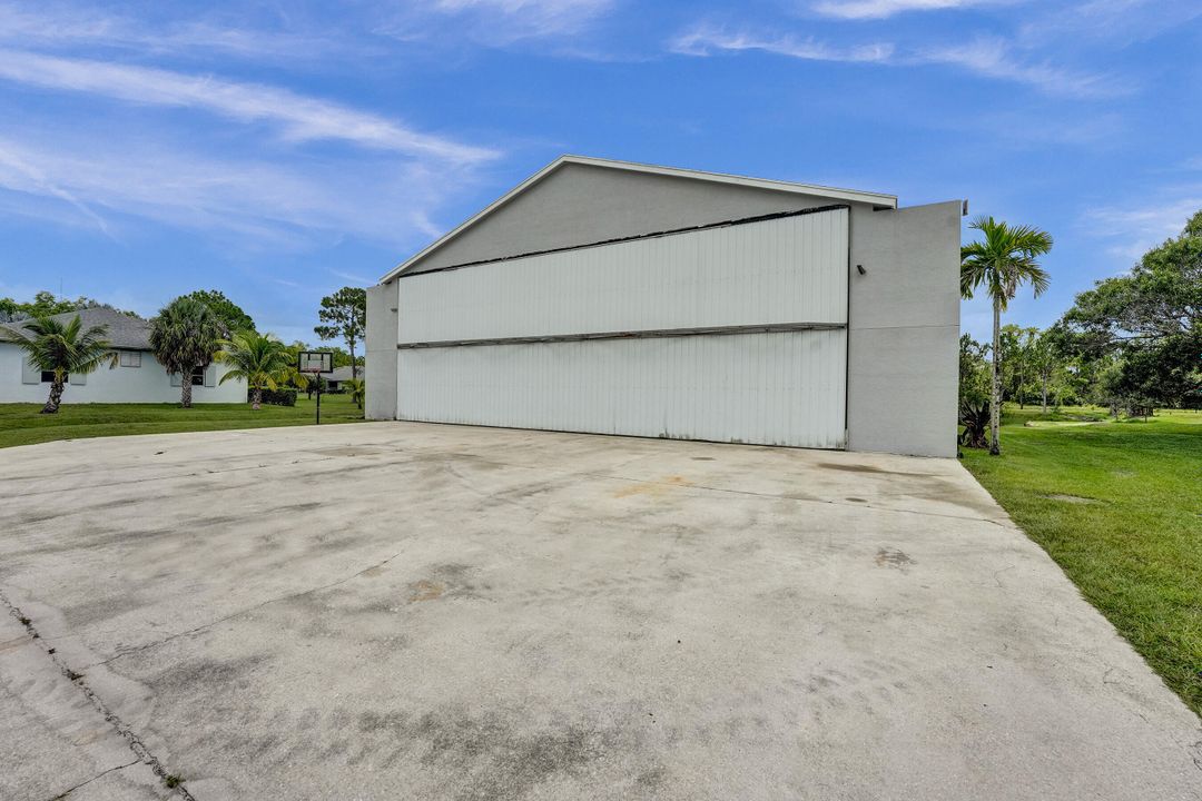 For Sale: $2,300,000 (4 beds, 2 baths, 2653 Square Feet)