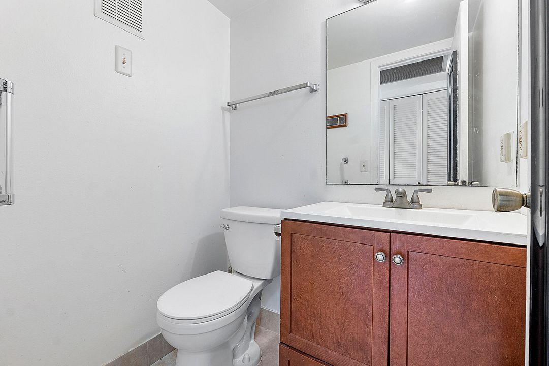 For Sale: $135,000 (1 beds, 1 baths, 738 Square Feet)