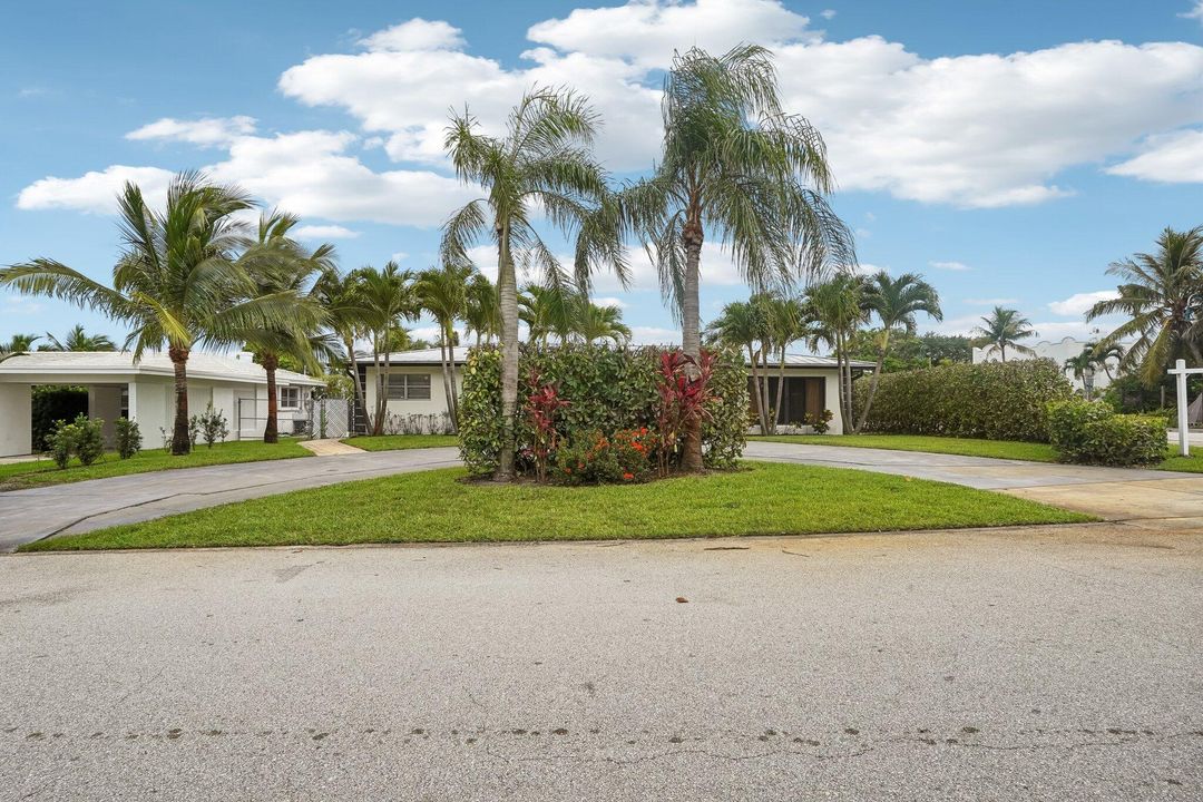 For Sale: $899,999 (3 beds, 2 baths, 1774 Square Feet)