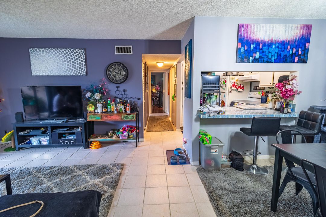 For Sale: $239,900 (2 beds, 2 baths, 1005 Square Feet)