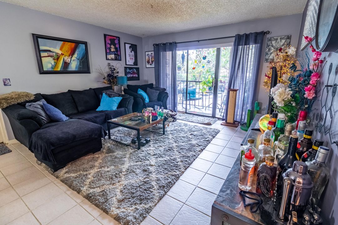 For Sale: $239,900 (2 beds, 2 baths, 1005 Square Feet)