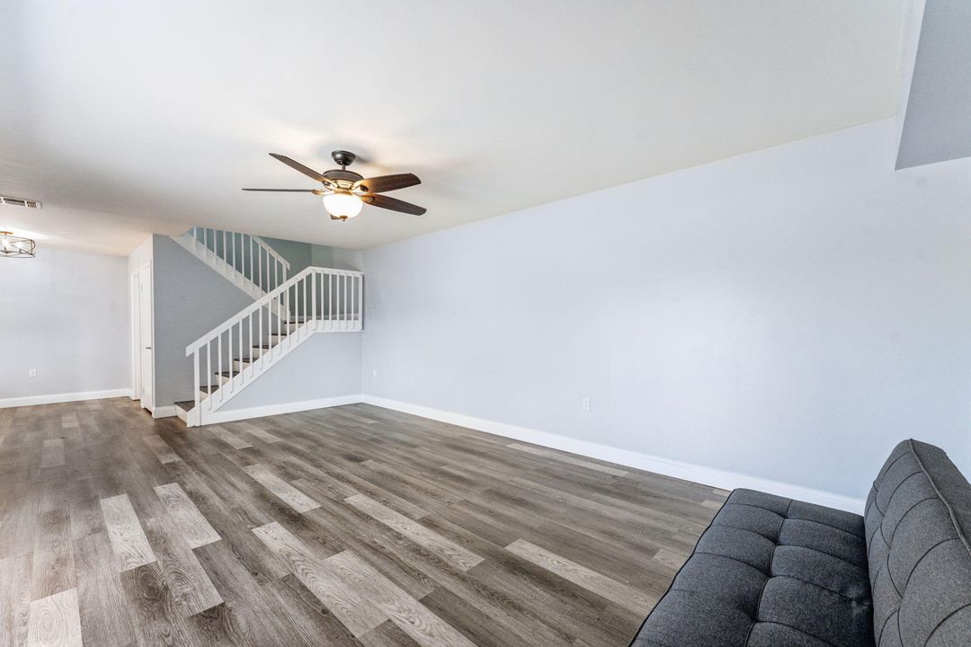 For Sale: $330,000 (2 beds, 2 baths, 1236 Square Feet)