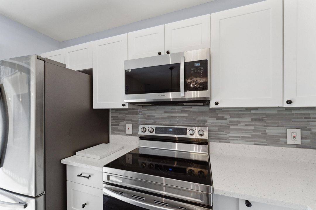 For Sale: $330,000 (2 beds, 2 baths, 1236 Square Feet)