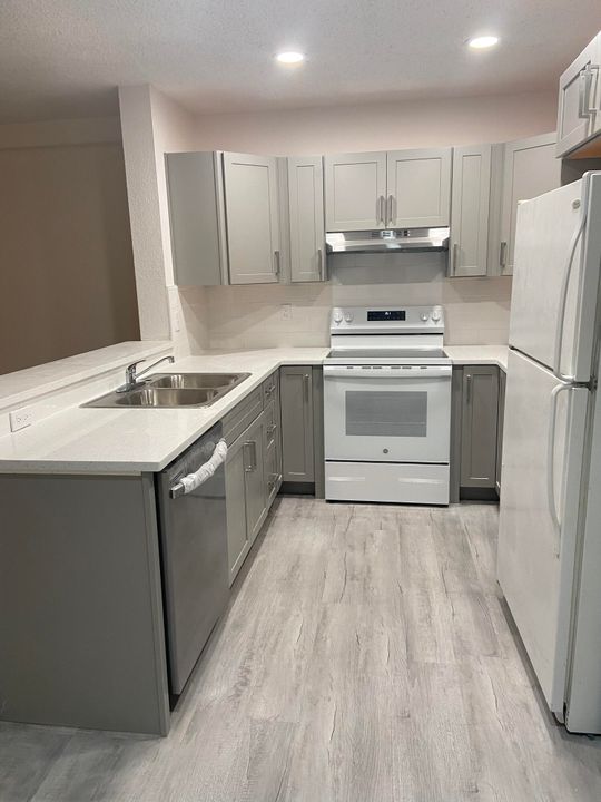 For Rent: $2,500 (1 beds, 1 baths, 1120 Square Feet)