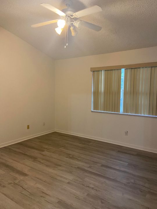For Rent: $2,500 (1 beds, 1 baths, 1120 Square Feet)