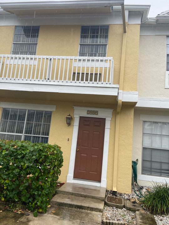 For Rent: $2,500 (1 beds, 1 baths, 1120 Square Feet)