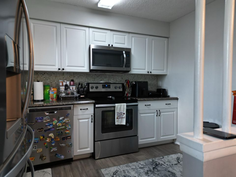 For Sale: $310,000 (2 beds, 2 baths, 1206 Square Feet)