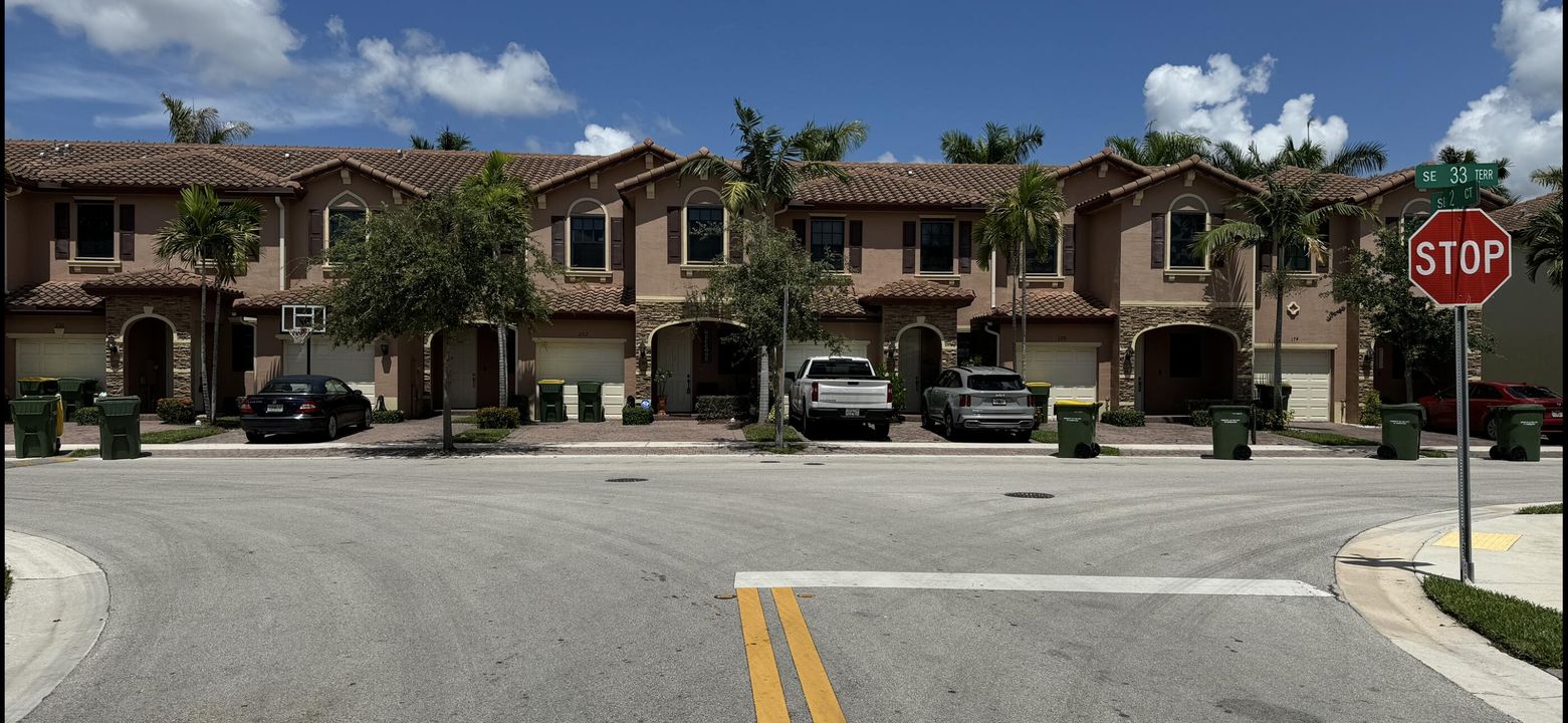 For Sale: $410,000 (3 beds, 2 baths, 1565 Square Feet)